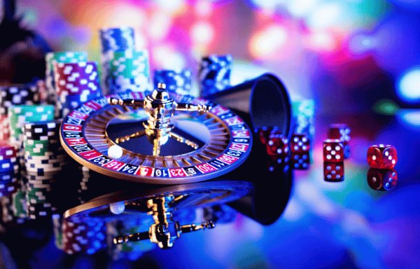 Pengguna Indonesia memilih permainan slot online di ponsel melalui jualtoro